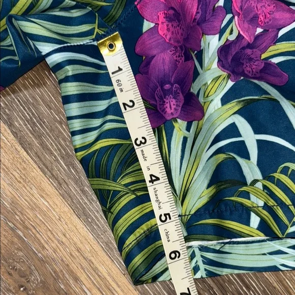 Tommy Bahama Green & Pink Swim Shorts with Tropical XL - Picture 9 of 9